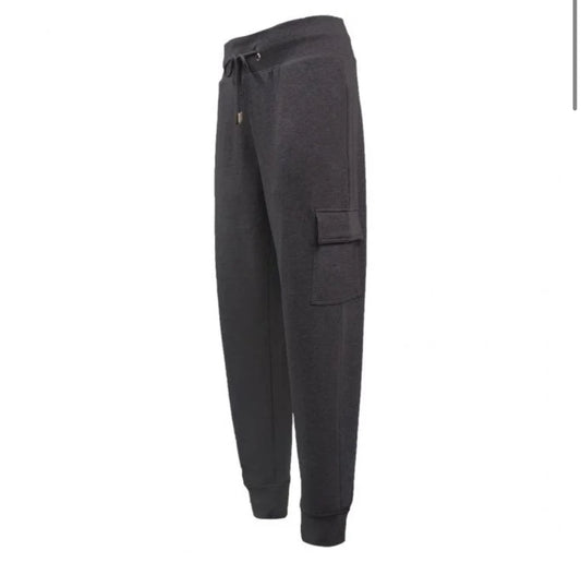 Women’s joggers with cargo pockets